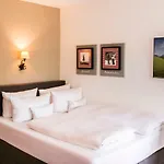 Staudacherhof In I Blick Aufs Zugspitzmassiv I Einzigartige Bayurvida Kueche Ξενοδοχείο