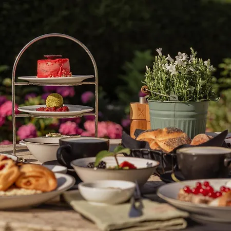 Staudacherhof In I Blick Aufs Zugspitzmassiv I Einzigartige Bayurvida Kueche 4*
