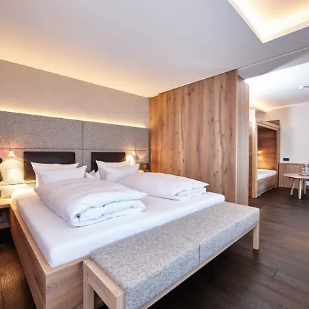 Staudacherhof In I Blick Aufs Zugspitzmassiv I Einzigartige Bayurvida Kueche Garmisch-Partenkirchen