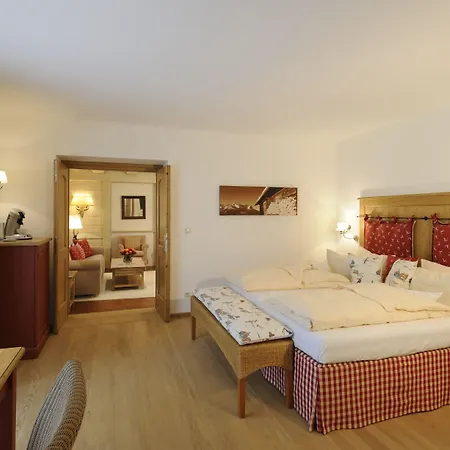 Staudacherhof In I Blick Aufs Zugspitzmassiv I Einzigartige Bayurvida Kueche Garmisch-Partenkirchen