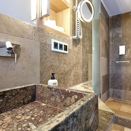 Staudacherhof In I Blick Aufs Zugspitzmassiv I Einzigartige Bayurvida Kueche Garmisch-Partenkirchen