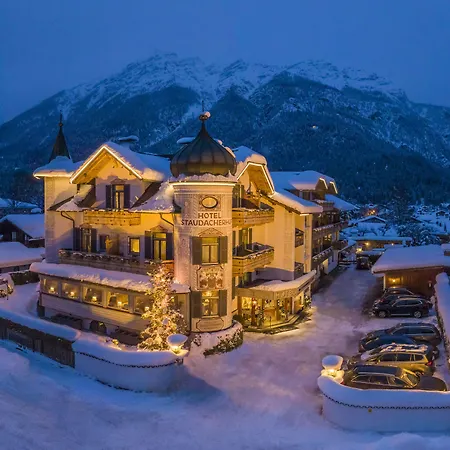 Staudacherhof In I Blick Aufs Zugspitzmassiv I Einzigartige Bayurvida Kueche 4* 가르미슈파르텐키르헨