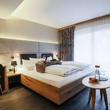 Hotel Staudacherhof In I Blick Aufs Zugspitzmassiv I Einzigartige Bayurvida Kueche Garmisch-Partenkirchen