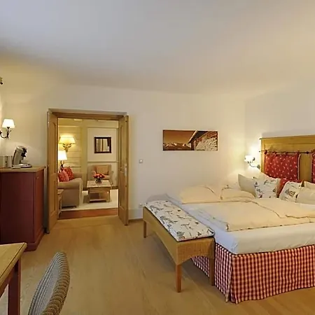 Staudacherhof In I Blick Aufs Zugspitzmassiv I Einzigartige Bayurvida Kueche Ξενοδοχείο