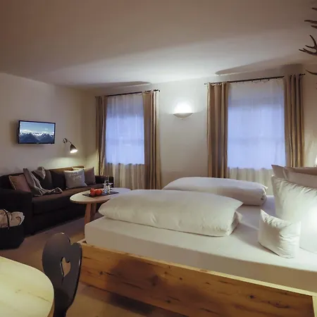 Staudacherhof In I Blick Aufs Zugspitzmassiv I Einzigartige Bayurvida Kueche Otel